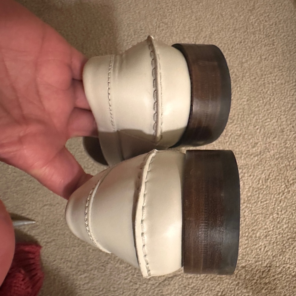 Like New Gucci Leather and Jacquard Tassle Loafers in Ivory, size 41 - Picture 4 of 6